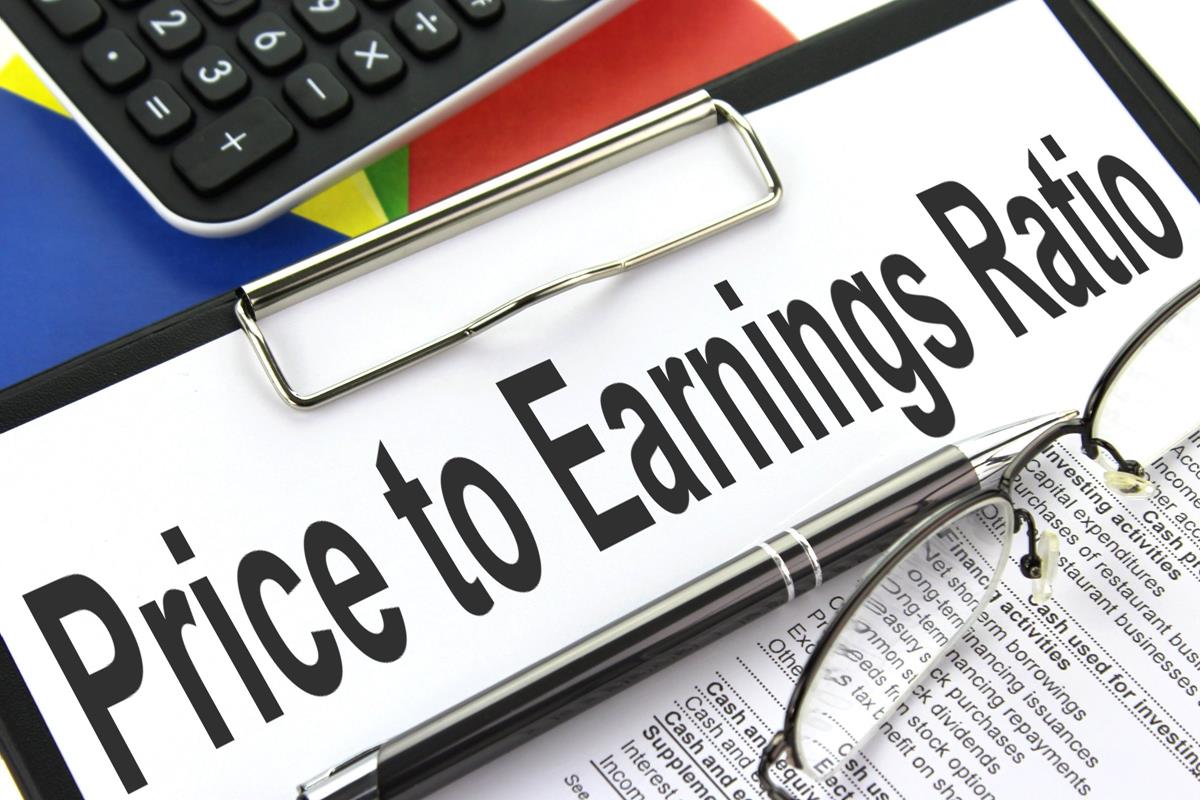 Read more about the article Understanding the P/E Ratio: A Window into a Company’s Valuation